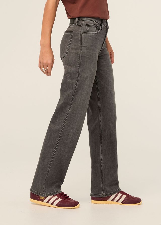 Performance Denim Mid Rise Straight