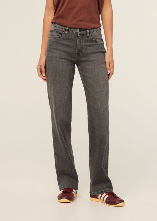 Performance Denim Mid Rise Straight